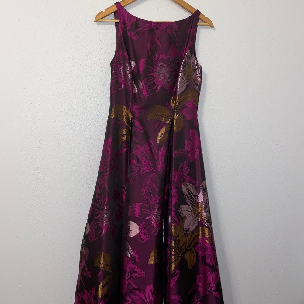 Gorgeous purple Adrianna Papell gown, US size 4